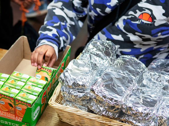 Fler och fler skolor hör av sig till oss med förfrågningar om våra frukostklubbar. Fler än vi kan hantera. Läs mer om vårt arbete kopplat till gratis skolfrukost.