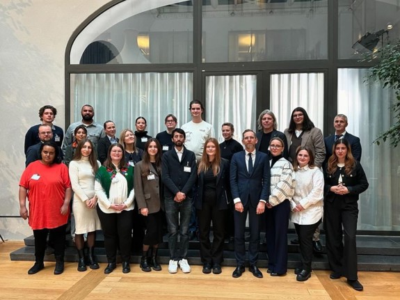 Bild där ordförande är vid regeringskansliet.