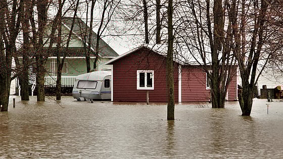 Bild på översvämning. Röda Korsets Ungdomsförbund är med och skriver debattartikel om klimatet.