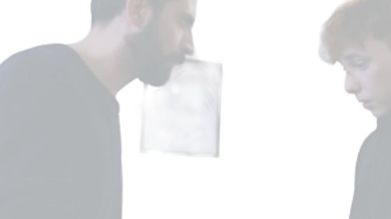 Bild på en arg förälder. Våra perspektiv tas in i regeringens utredning om våldsutsatthet bland unga.