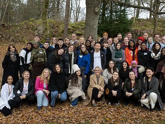 Gruppbild på deltagare under MOVE, Röda Korsets Ungdomsförbund fortbildningshelg.