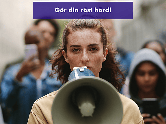 Unga personer med megafon