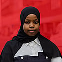 Bild på Amal som jobbar med lokala verksamheter i västra Sverige.