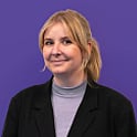Porträttbild Emelie Rohdén, Enhetschef för nationella enheten på Röda Korsets Ungdomsförbund