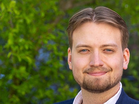 Bild på Marcus Persson som är ny ordförande för Röda Korsets Ungdomsförbund.