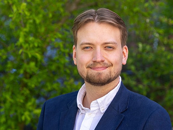 Bild på Marcus Persson som är ny ordförande för Röda Korsets Ungdomsförbund.
